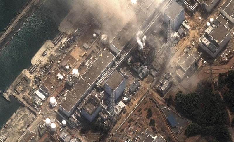 Cele patru reactoare la centralei Fukushima 1. In imagine se vad clar daunele provocate de explozii, Foto: Reuters