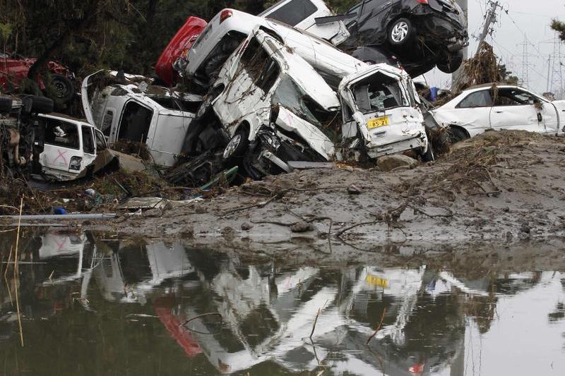 Masini distruse in zona Sendai, Foto: Reuters