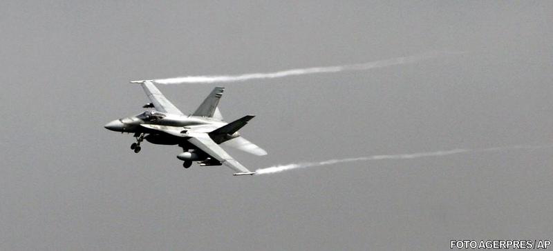 Un F-18 Hornet danez, langa baza NATO de la Birgi, in Sicilia, Foto: Agerpres