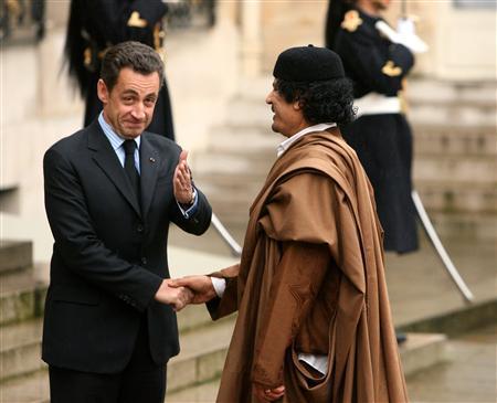 Muammar Gaddafi si Nicolas Sarkozy la palatul Elysee, Foto: Reuters