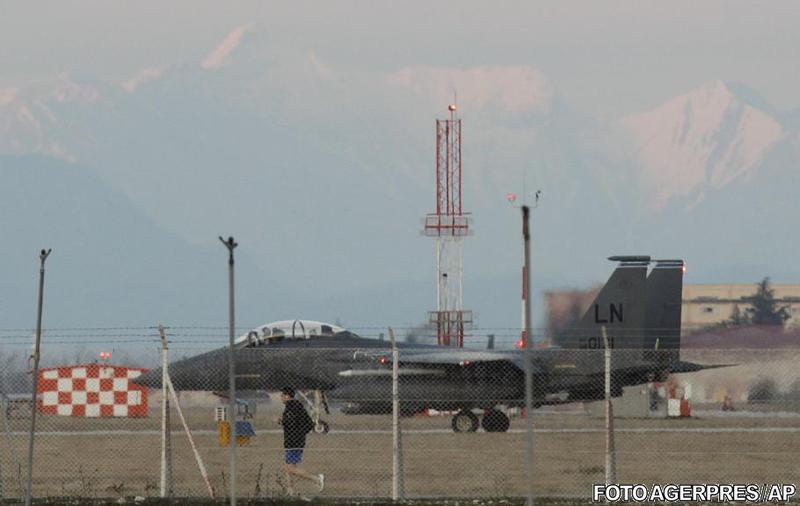 F15 la baza de la Aviano (Italia), in drum spre Libia, Foto: Agerpres