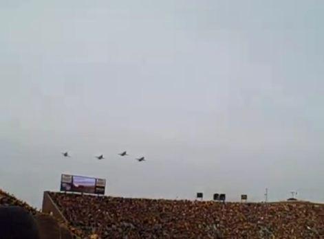 Spectacol aviatic pe stadion, Foto: Captura 220.ro