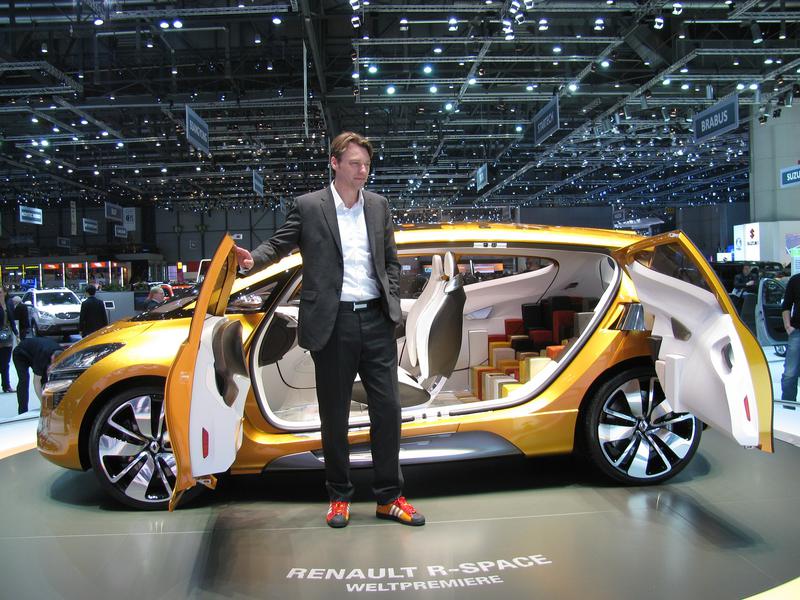 Van den Acker si creatia sa R-Space, Foto: Hotnews