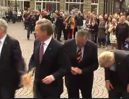 Atac cu oua, Foto: Captura LiveLeak