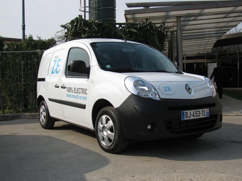 Statul de cel mult 3.700 euro cumparatorilor de masini electrice, Foto: Hotnews