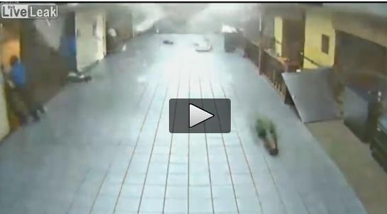 Tornada in aeroport, Foto: Captura LiveLeak