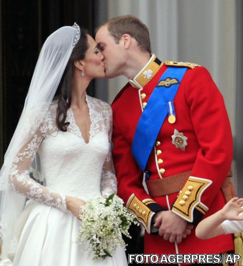 Ducele si ducesa de Cambridge, in balconul de la Buckingham, Foto: Agerpres
