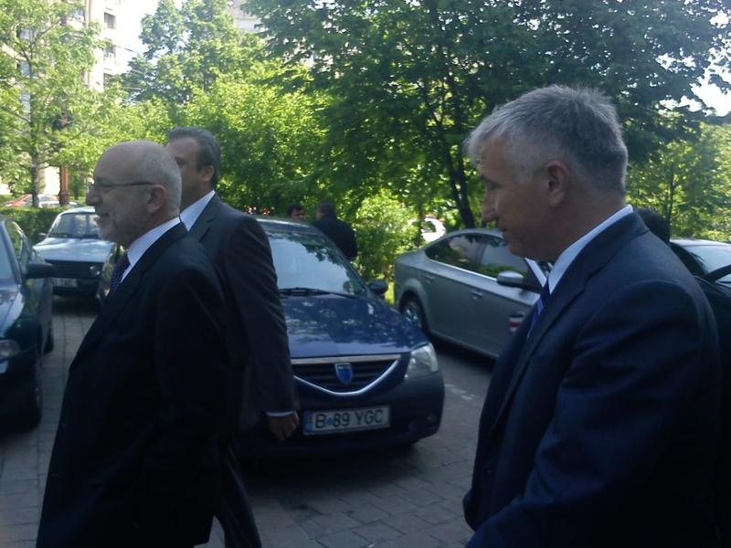 Yorgos Ioannidis (Romtelecom), Stefanos Theocharopoulos (Cosmote Romania) si Michael Tsamaz (seful OTE), dupa intalnirea de la sediul MCSI, Foto: Hotnews