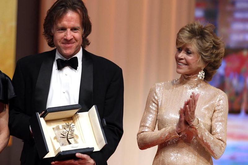 Producatorul Bill Pohlad cu premiul Palme d'Or, alaturi de Jane Fonda, Foto: Reuters