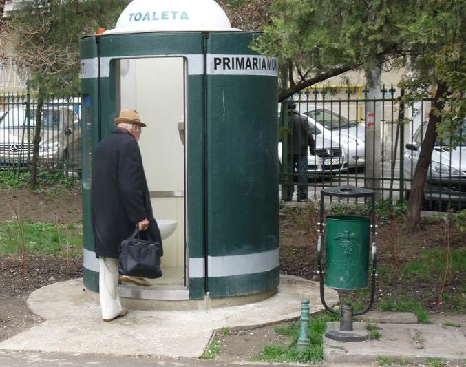 Toaleta publica automata in Bucuresti, Foto: HotNews.ro / Victor Cozmei