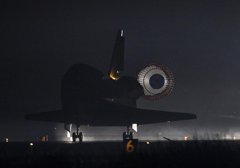 Naveta Endeavour aterizeaza in Florida, Foto: Reuters