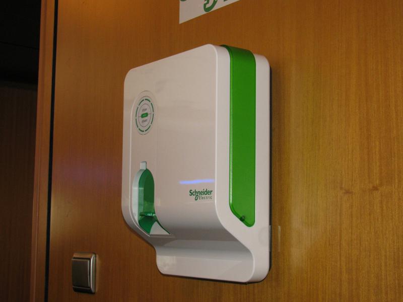 Borna de incarcare Schneider Electric, Foto: Hotnews