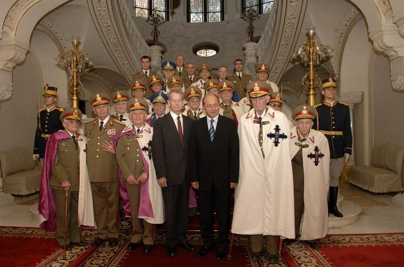 Traian Basescu, Regele Mihai si generali romani la Cotroceni in noiembrie 2005, Foto: Presidency.ro