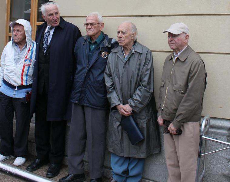 Supravietuitori ai pogromului din Iasi, Foto: Hotnews