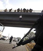 Barbat spanzurat de catre Cavalerii Templieri din Michoacan, Foto: Reuters