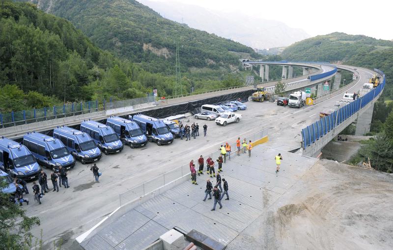 Politie la constructia liniei TAV, intre Torino si Lyon, Foto: Reuters