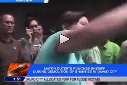 Femeia, suparata pe serif, Foto: Captura LiveLeak