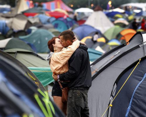 Din online in viata reala, Foto: Reuters