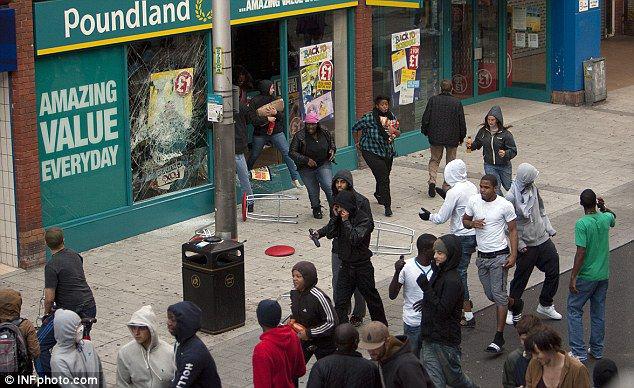 Furturi la Londra , Foto: Daily Mail