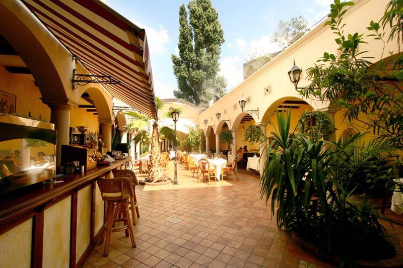 Curtea interioara, Foto: Sangria