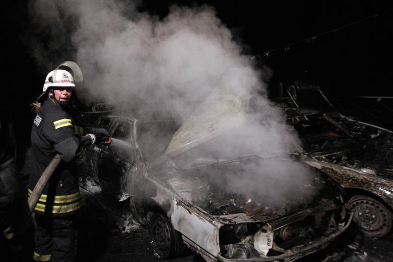 Masini incendiate la Berlin, Foto: Reuters