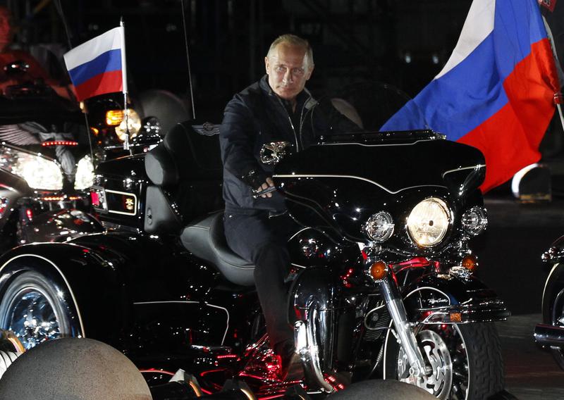 Putin isi face campanie pe un Harley, Foto: Reuters