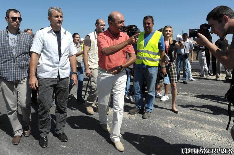 Traian Basescu a vizitat santierul autostrazii Bucuresti-Ploiesti, Foto: Agerpres