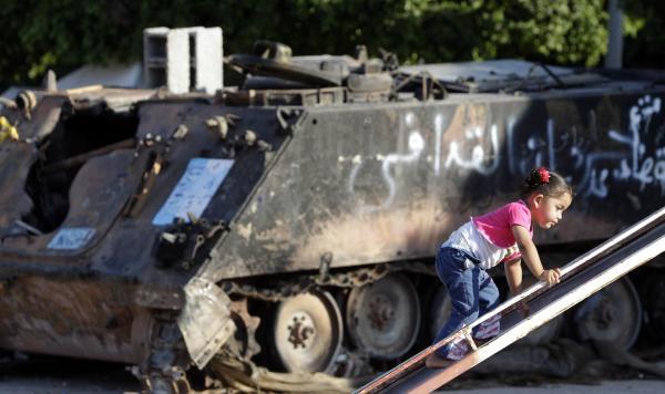Fetita in zona de razboi, Foto: Reuters