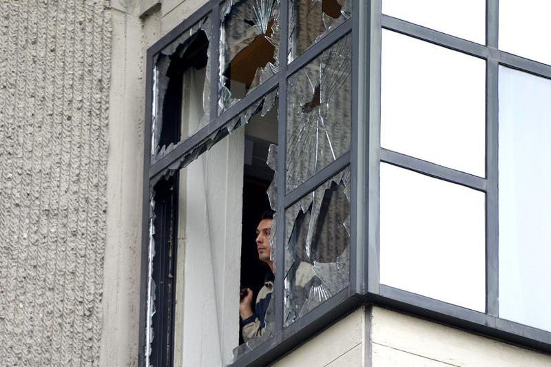 Geamuri sparte in urma exploziei de langa tribunalul din Amsterdam, Foto: Reuters