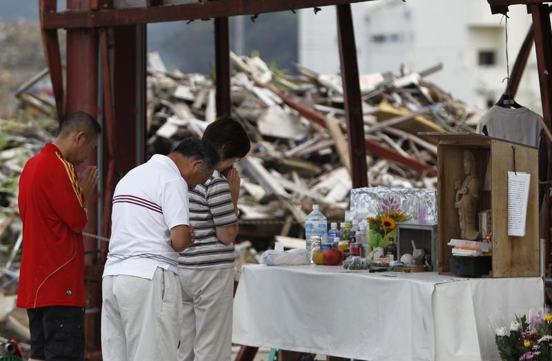 Rugaciuni pentru elevii de la Okawa, Foto: Reuters