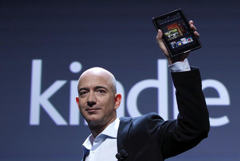 Seful Amazon Jeff Bezos arata noul Kindle Fire, Foto: Reuters