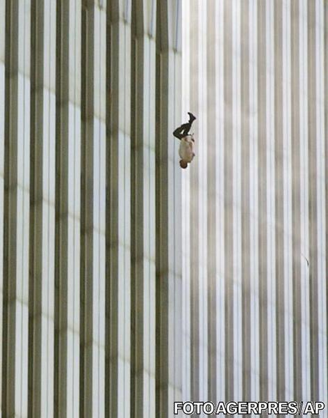 Fotografia "The Falling Man" realizata de Richard Drew, Foto: Agerpres/AP