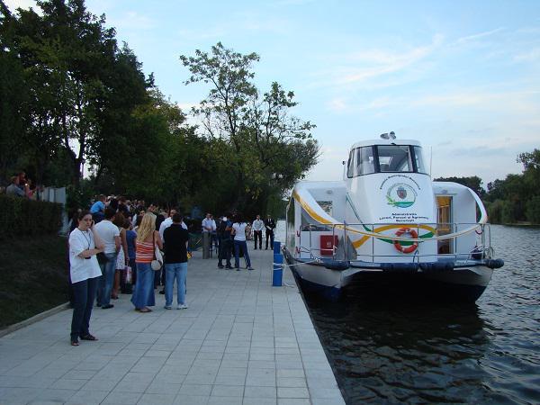 Plimbari cu nava Bucur pe Lacul Herastrau, Foto: ALPAB