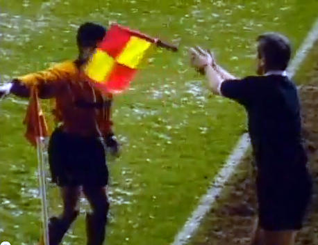 Imnul arbitrilor corupti, Foto: Captura YouTube