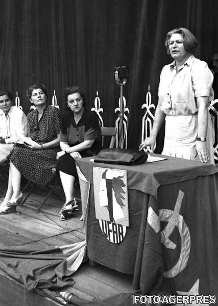 Ana Pauker, la un miting al Uniunii Femeilor Antifasciste din Romania, Foto: Agerpres
