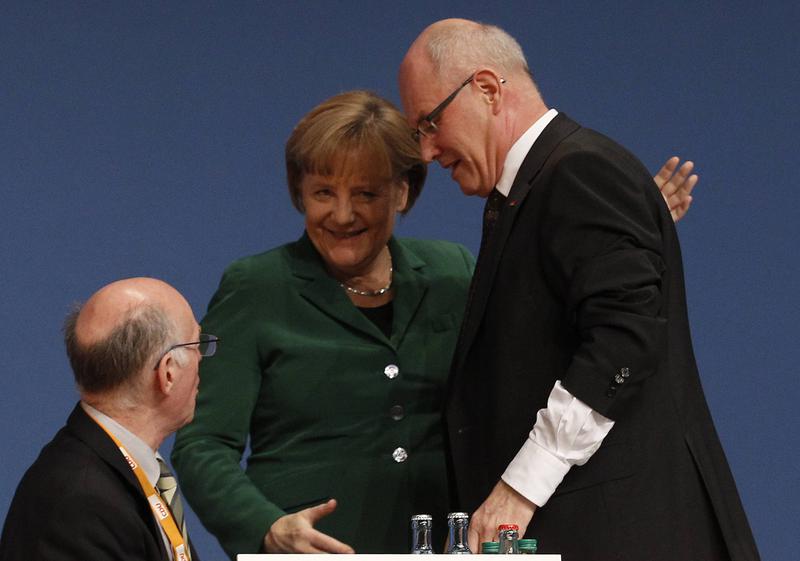 Norbert Lammert (Presedintele Parlamentului), Angela Merkel si Volker Kauder, Foto: Reuters