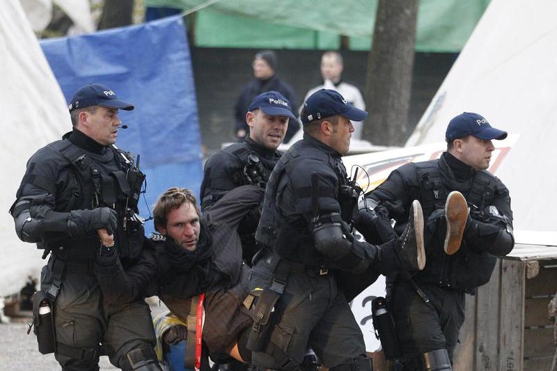Interventie in forta a politiei elvetiene, Foto: Reuters