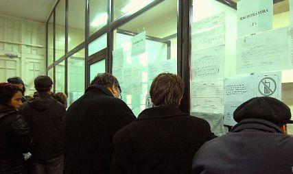 Coada in instututiile publice, Foto: Agerpres