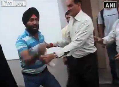 Atacatorul a fost arestat, Foto: Captura LiveLeak