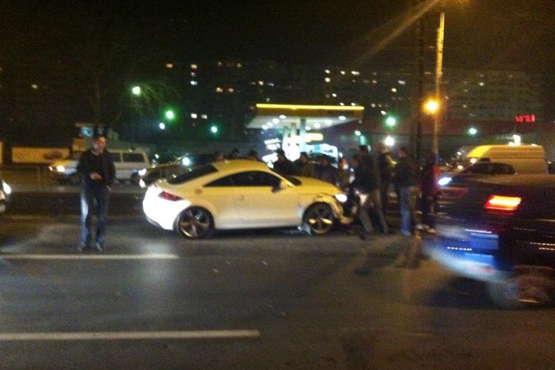 Un Audi TT a intrat pe sinele tramvaiului 41, Foto: Hotnews