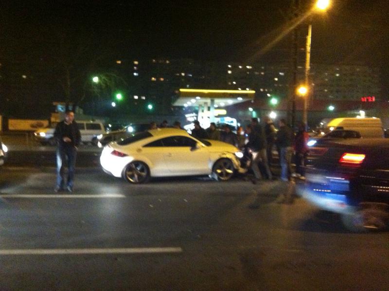 Un Audi TT a intrat pe sinele tramvaiului 41, Foto: Hotnews