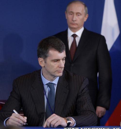 Mihail Prohorov si Vladimir Putin, in 2009, Foto: Agerpres/AP