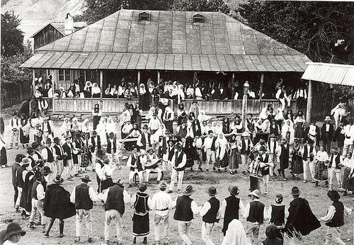 Hora taraneasca, Foto: darabani.org