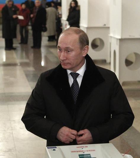 Vladimir Putin, dupa ce si-a inregistrat votul in alegerile legislative, Foto: Reuters