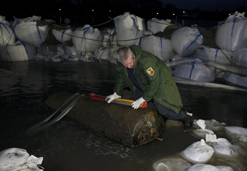 Bomba din cel de-al doilea razboi mondial, dezamorsata (Germania), Foto: Reuters