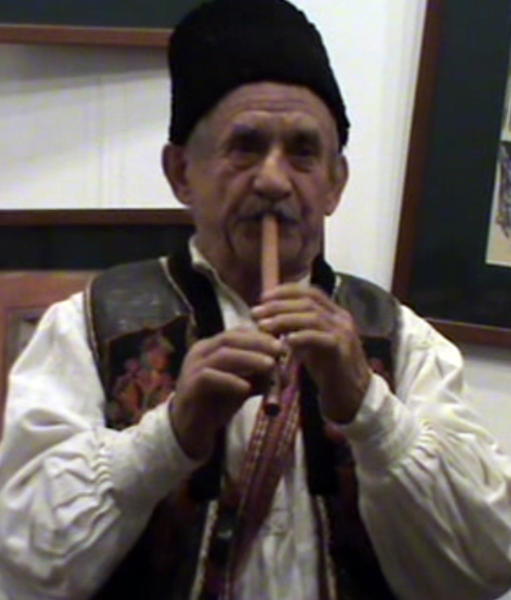 Mos Gherasim, colindator din satul Liboteni, Foto: Captura video