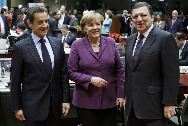 Sarkozy, Merkel si Barrosso, in timpul summit-ului UE, Foto: Reuters