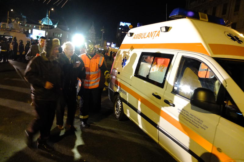 Manifestant caruia i s-a facut rau, dus la ambulanta, Foto: Hotnews / Constantin Barbu