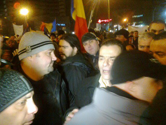 Ludovic Orban, admonestat de manifestanti, Foto: Hotnews