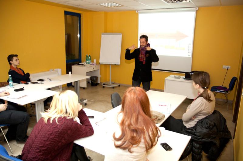 Bruno Benedic este un profesionist care a lucrat cu marci precum Chanel, Balenciaga sau Nina Ricci si unul dintre profesorii cursului de moda Artcademy tinut la Bucuresti, Foto: Constantin Barbu / StyleReport.ro